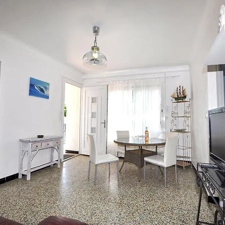 Prázdninový dům 3 Bedroom Awesome In Cyprien