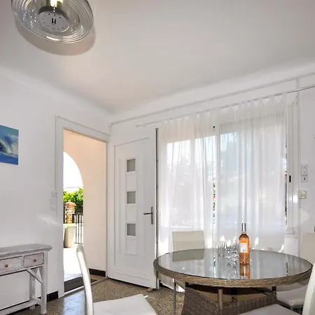Prázdninový dům 3 Bedroom Awesome In Cyprien *
