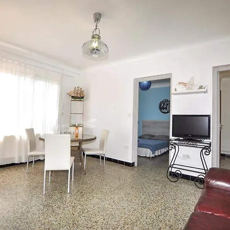 3 Bedroom Awesome In Cyprien Saint-Cyprien (Pyrenees-Orientales)